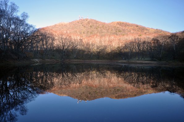 Chi-no-ike reflecting Mt. Jizo-dake (Akagi-yama)